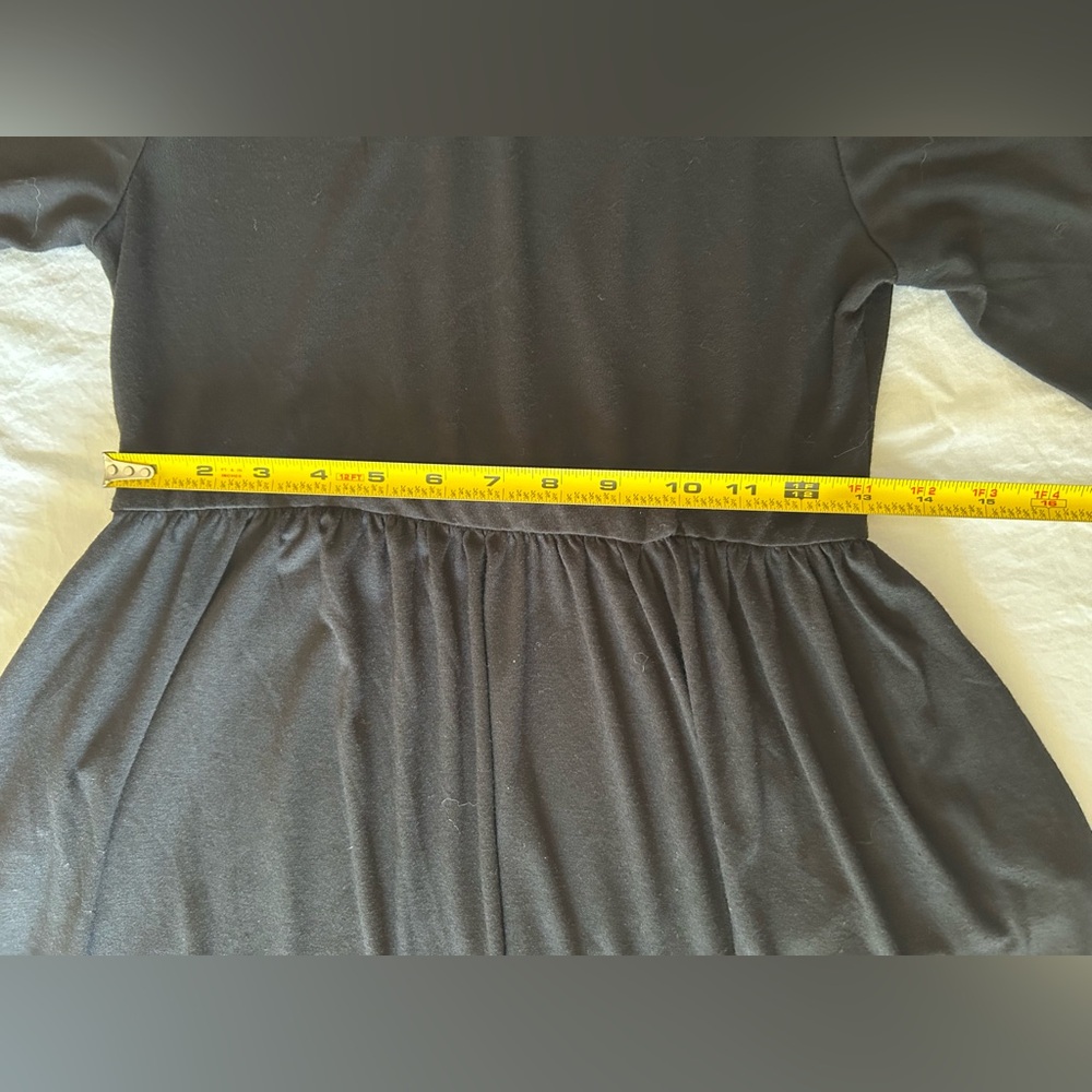 Black Short Sleeve Fit & Flare Midi Dress With Pockets - Picture 6 of 7